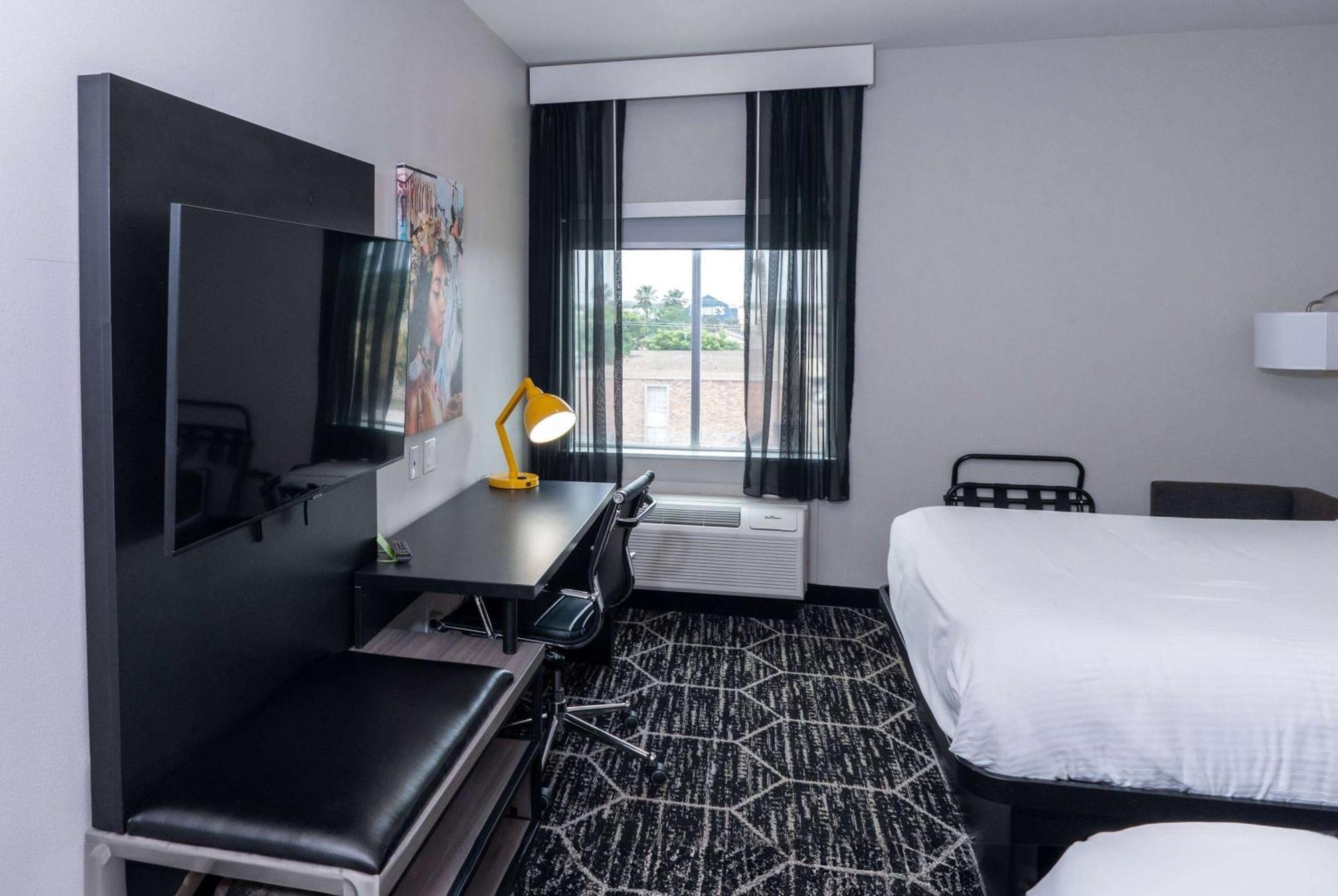 La Quinta Inn & Suites By Wyndham Corpus Christi Southeast Екстер'єр фото
